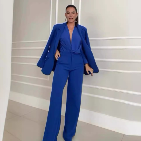 Low-cut pleated shirt, elegant commuting three-piece suit 45